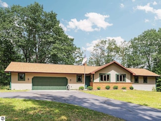 6515 E 26 1 4 Rd, Cadillac, MI 49601