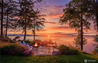 385 Sunset Ave, Eastsound, WA 98245