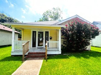 3208 10th St, Port Arthur, TX 77642