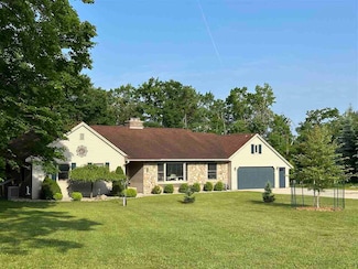 8015 Mulberry Ln, Charlevoix, MI 49720