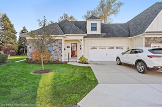 3 S River Ct, Grosse Pointe Woods, MI 48236