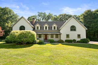 18 Sandpiper Ln, East Lyme, CT 06333