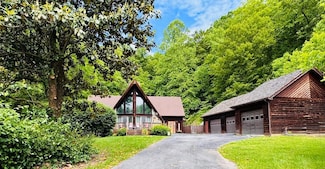 61 Kentucky 321, Paintsville, KY 41240