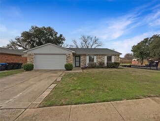 3749 Bridalwreath Dr, Fort Worth, TX 76133
