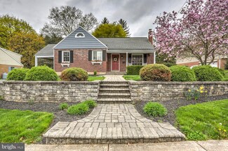 214 S 9th St, Akron, PA 17501