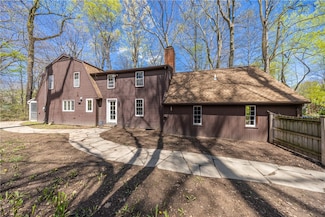 799 Oakridge Dr, Rochester, NY 14617