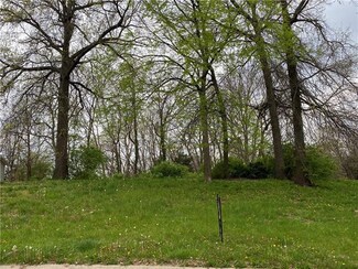 404 Deer Ridge Dr, Richmond, MO 64085