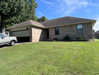 2828 W Whiteside St, Springfield, MO 65807