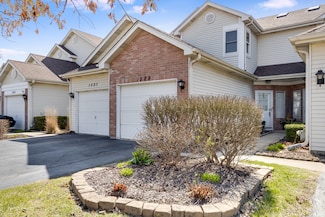 1529 Darien Lake Dr, Darien, IL 60561