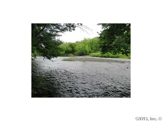 25 Riverside Pointe Dr, Pulaski, NY 13142