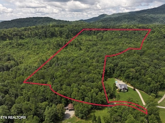 1525 Cove Ln, Oliver Springs, TN 37840