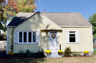 18 Barton St, Springfield, MA 01104