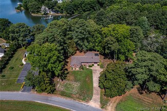 64 South Dr, Kilmarnock, VA 22482