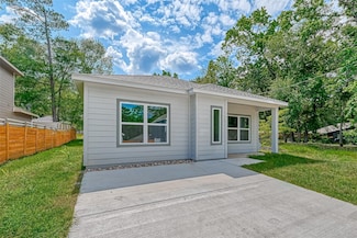 15852 Pecan Dr, Montgomery, TX 77356