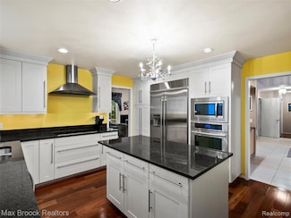 35518 Woodfield Dr, Farmington Hills, MI 48331