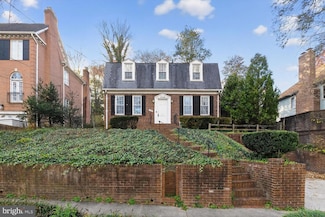 7966 W Beach Dr NW, Washington, DC 20012