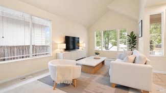 305 Hansbery Way, Santa Rosa, CA 95409