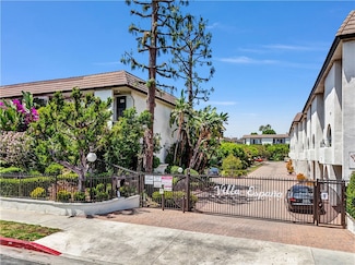 5263 Newcastle Ave Unit 2, Encino, CA 91316