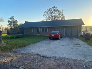 1360 Baskett St, Saint Clair, MO 63077