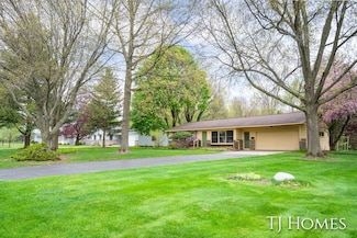706 Ponderosa Dr NW, Grand Rapids, MI 49544