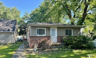 4334 N 4th St, Luna Pier, MI 48157