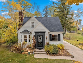 2344 Oakwood Ave, Green Bay, WI 54301