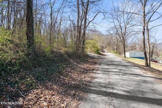 313 W Chestnut St, Lafollette, TN 37766