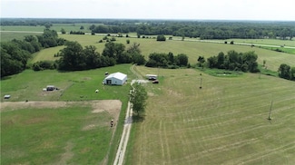 8889 NE Highway 52, Windsor, MO 65360