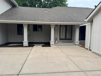 1847 Golf Ridge Dr, Bloomfield Hills, MI 48302