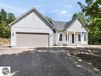 1583 S Cherry Blossom Ln, Suttons Bay, MI 49682