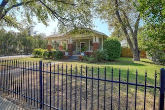 1102 Pecan St, Bastrop, TX 78602