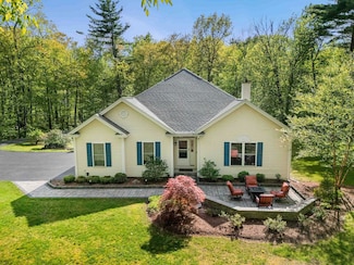 7 Danbury Ct, Londonderry, NH 03053