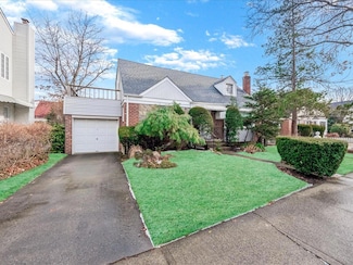 80-51 Little Neck Pkwy, Glen Oaks, NY 11004