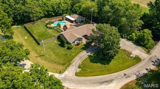 879 Old Quarry Trail, Litchfield, IL 62056