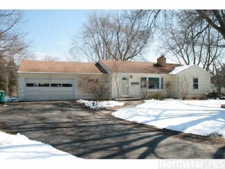 12100 Robin Cir, Hopkins, MN 55305
