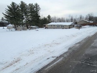 31 Stewart St, Dolgeville, NY 13329