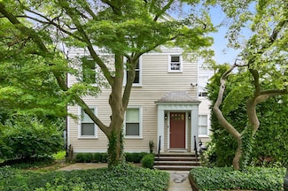 95 High St Unit 4, Huntington, NY 11743