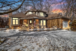 574 Kensington Ct, Valparaiso, IN 46385