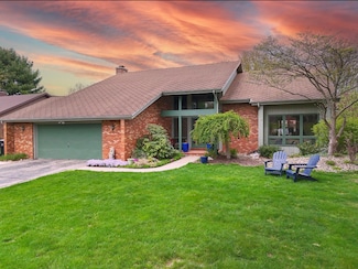 1381 Silverbrook Ln, Saint Joseph, MI 49085