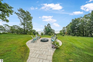 9546 Eastridge Dr, Traverse City, MI 49686