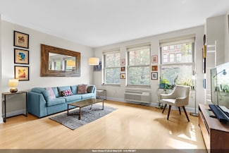 10 Regent St Unit 206, Jersey City, NJ 07302