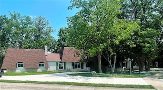 8300 Oak Knoll Ct, North Royalton, OH 44133