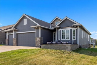 3102 Traders Pointe Rd, Council Bluffs, IA 51501