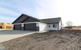 1404 Prairie Ln, Wahpeton, ND 58075