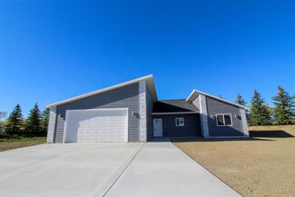 304 7th Ave SW, Surrey, ND 58785