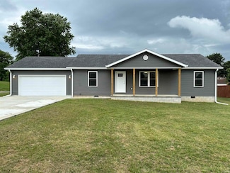 11 S 1st St, Mitchell, IN 47446