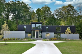 45 Addison Ln, Moreland Hills, OH 44022