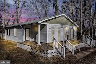 157 7th St, Colonial Beach, VA 22443