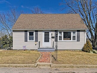 8 Bassett St, Coventry, RI 02816
