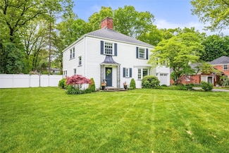 215 Inwood Dr, Rochester, NY 14625